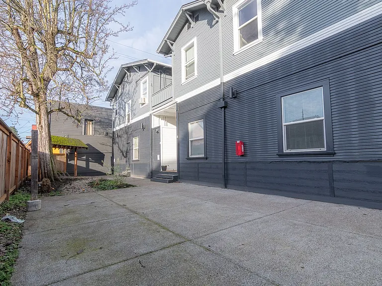 6020 NE Glisan St — Photo 34