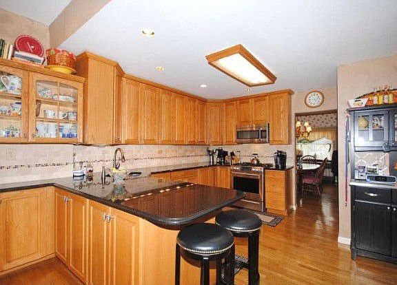 3rd image of 51 Dartmouth St