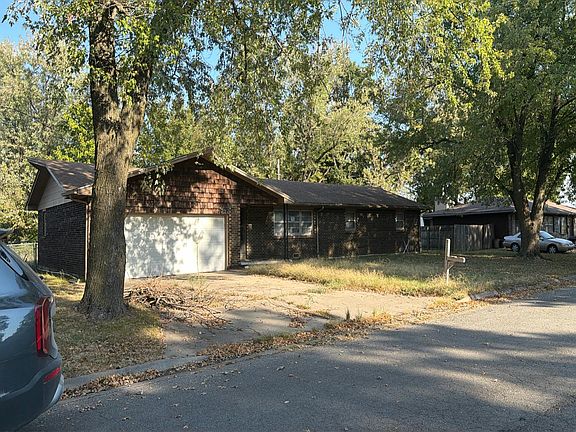 3rd image of 712 S 33rd St
