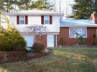 5 Valley View Dr, Vienna, WV 26105