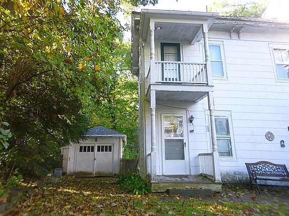 2nd image of 27 Taft St