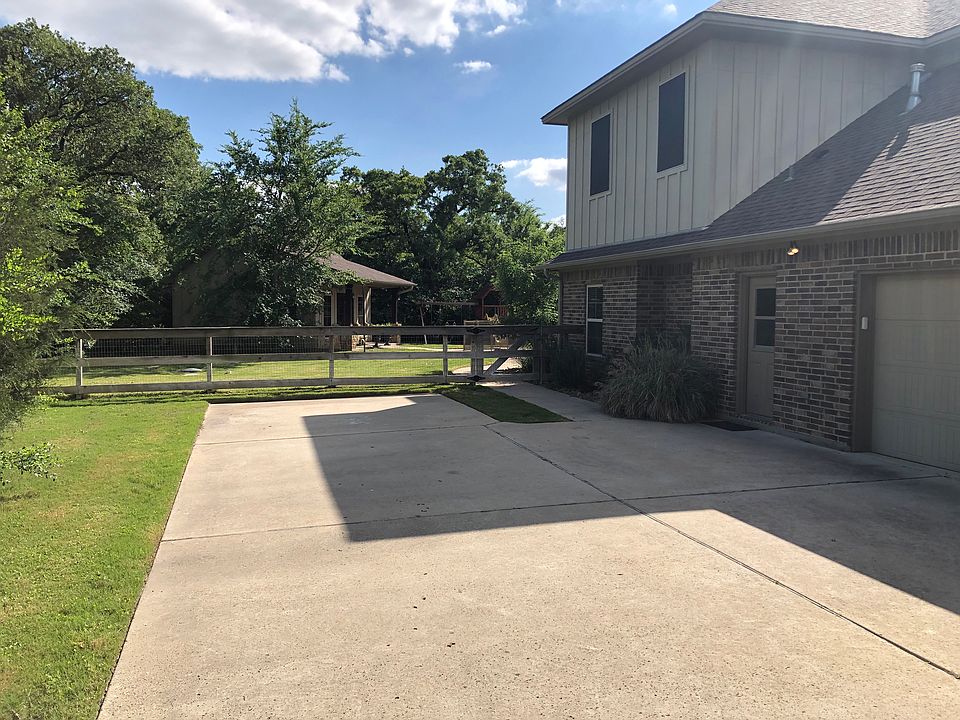 2nd image of 5215 Vintage Oaks Ct