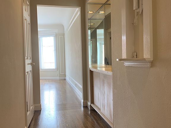 5th image of 2185 Bay St APT 9