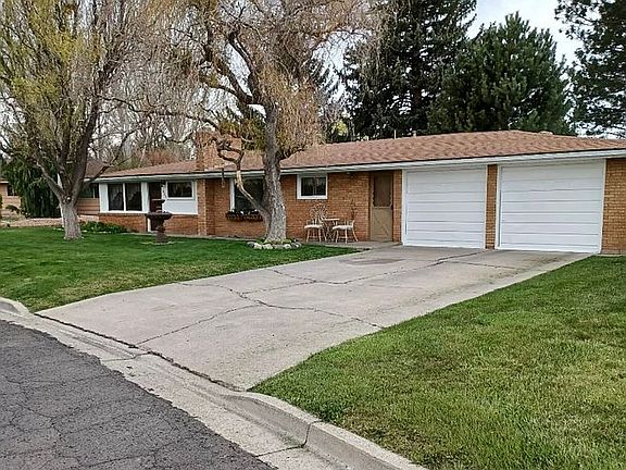 2nd image of 823 W Mountain View Dr