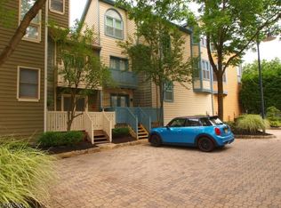 8 Raritan Pointe, Lambertville, NJ 08530