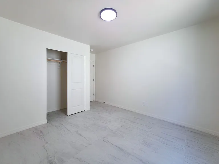 347 E George St — Photo 10