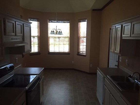 3rd image of 14188 Cypress Ct