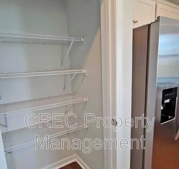 817 Lilyford Ln — Photo 5