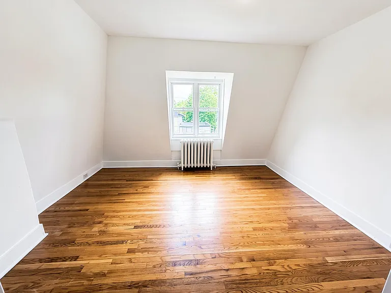 834 Warren St #6 — Photo 4