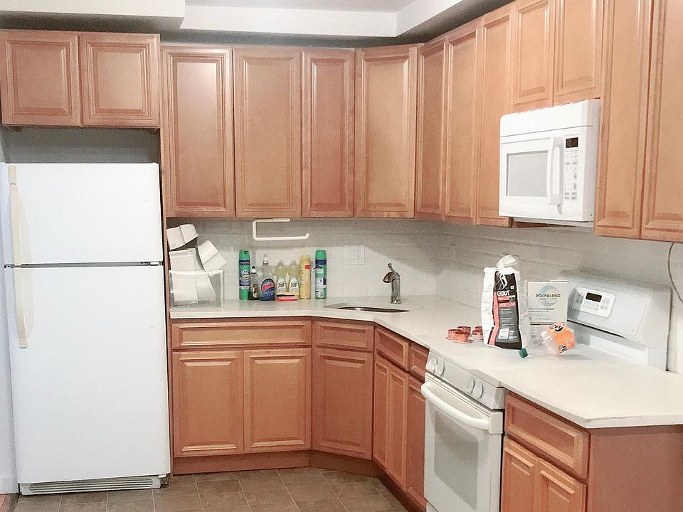 1st image of 61-39 218th St APT 3