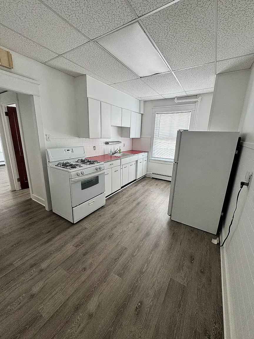 1 bed, 950 sqft, $995 — Photo 3