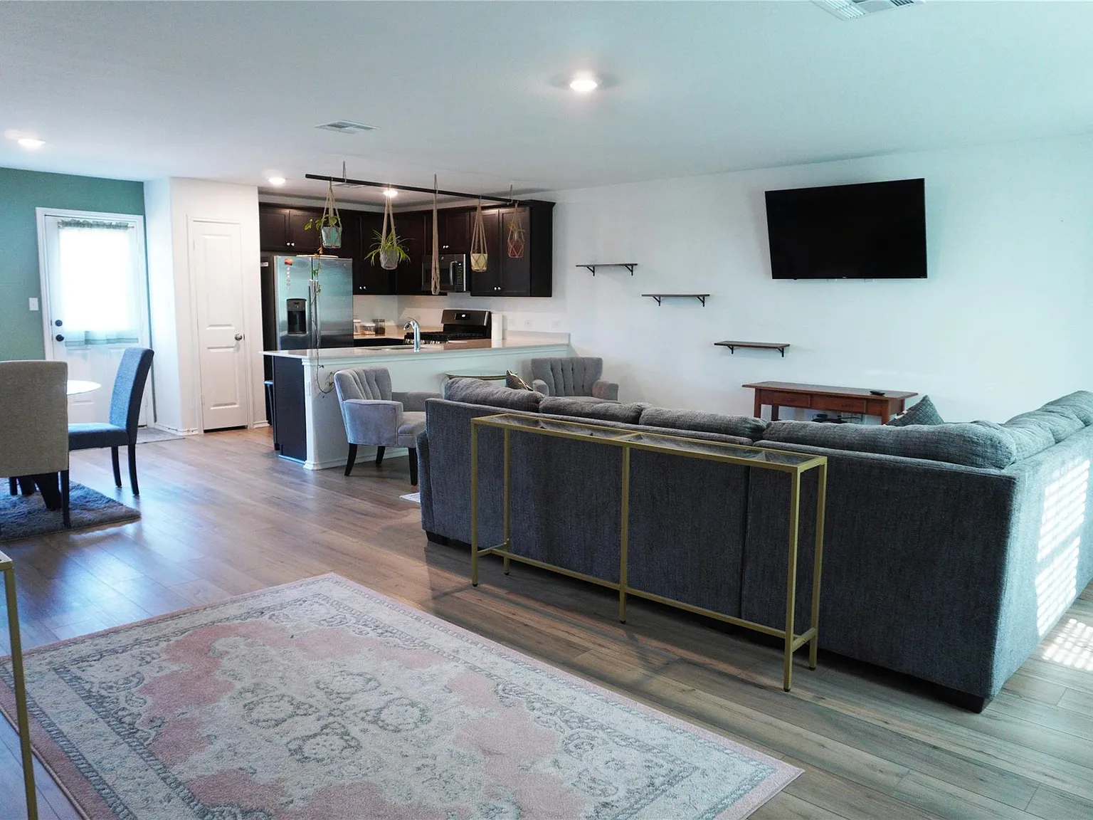 3 bed, 2.5 bath, 1427 sqft, $1,800 — Photo 3
