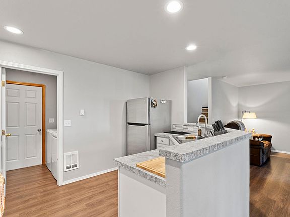 3rd image of 5620 College St SE