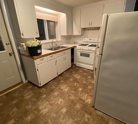 5th image of 219 N Smith St