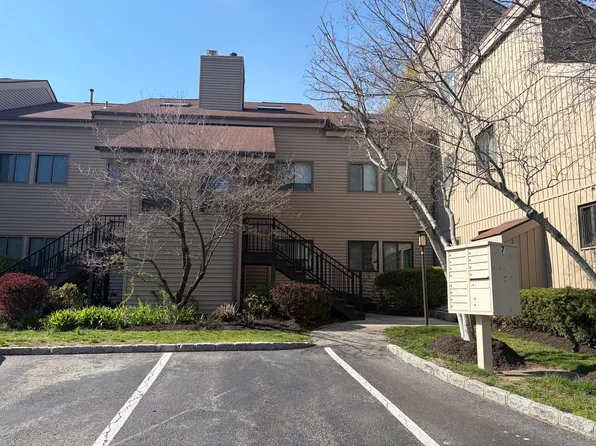 7 Nicole Cir, Ossining, NY 10562