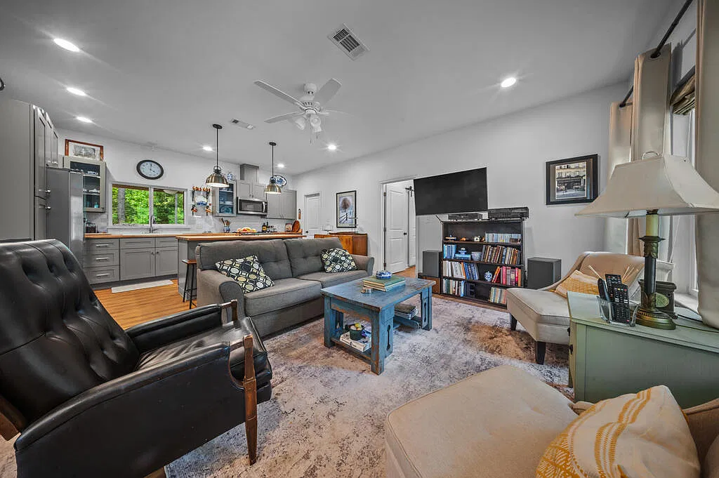 2 bed, 2.0 bath, 1104 sqft, $1,795 — Photo 3