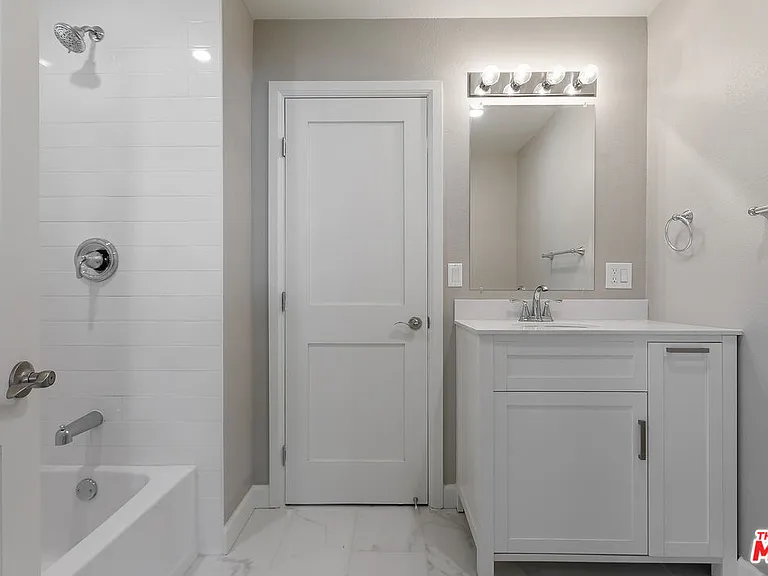 23937 Jensen Dr — Photo 23