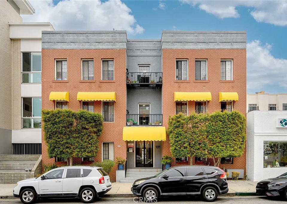 131 S Jackson St #203