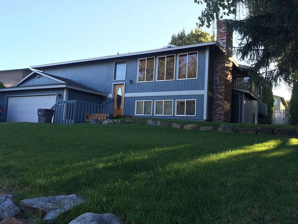 1st image of 529 Lacey Pl NE