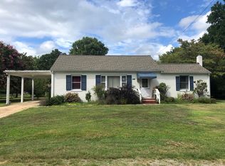 216 Roseneath Ave, Kilmarnock, VA 22482