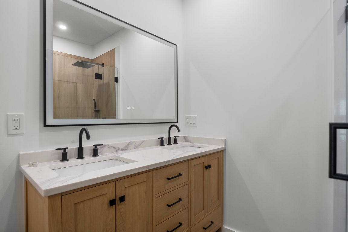 INT 3R - 106 Bunker Hill St Boston MA 25