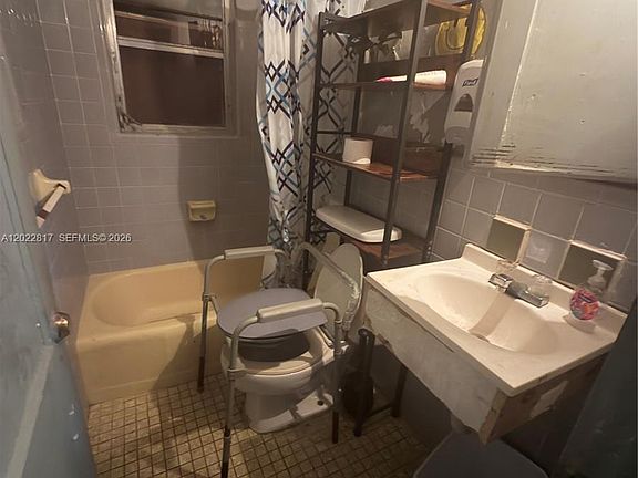 4th image of 5740 Taylor St