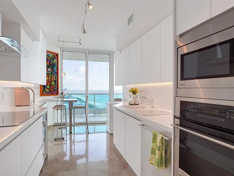 5025 Collins Ave #2107 — Photo 5