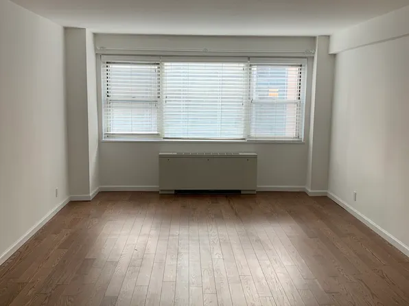 321 East 48th Street image 1 of 6