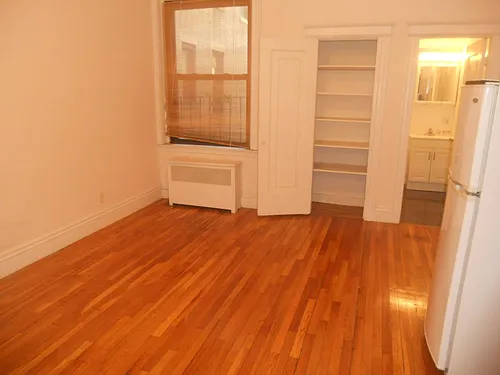 40 Carlton St #3 Photo 1