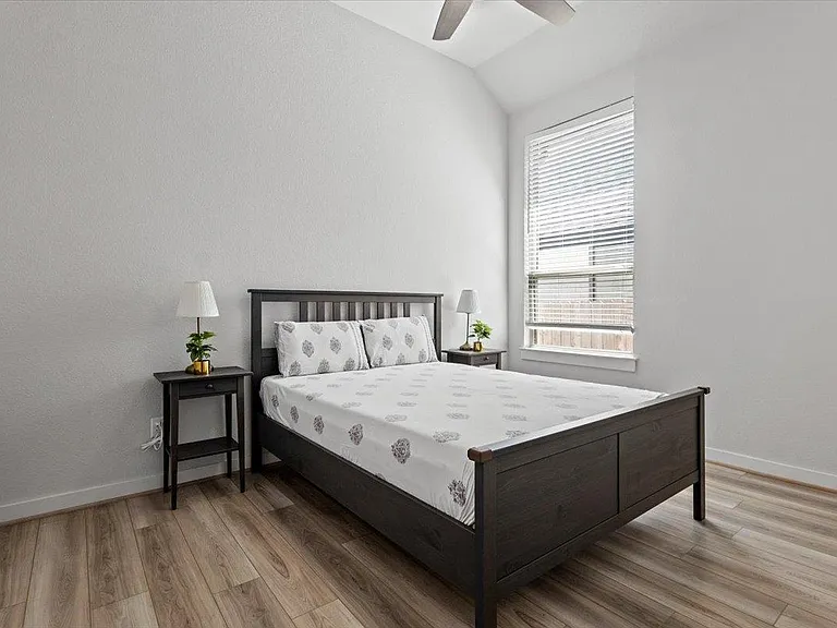 1812 David Ezra St — Photo 24