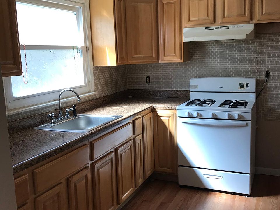1st image of 99 Oakville St