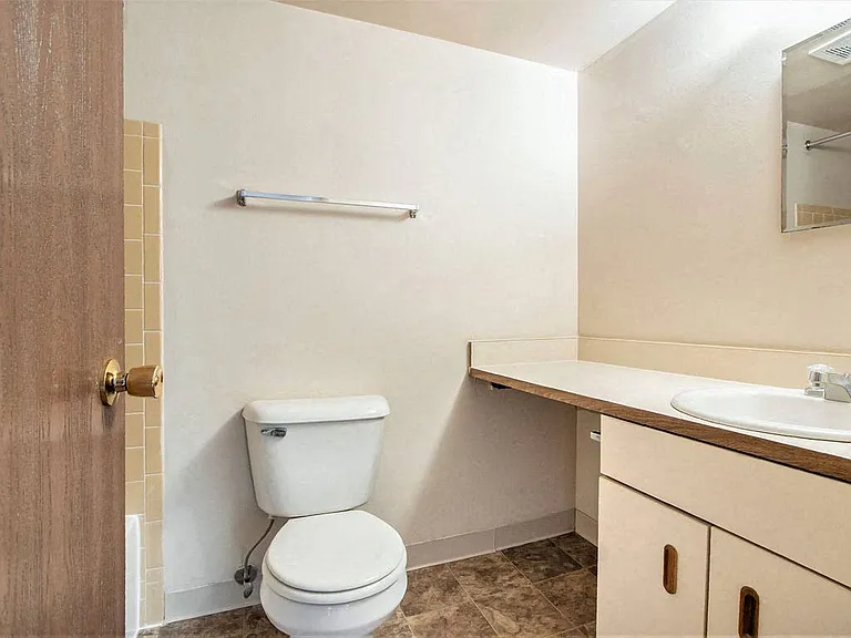 Brookside Apartments — Photo 41