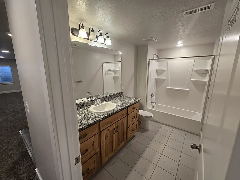 1481 N Arcadia Dr — Photo 8