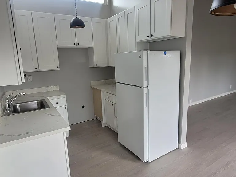 1124 Laguna Ave #3 — Photo 3