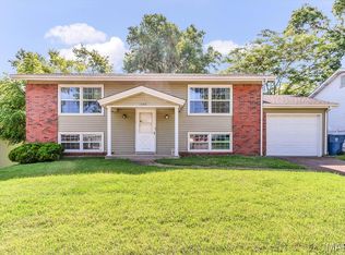 1330 Glenmeade Dr, Maryland Heights, MO 63043