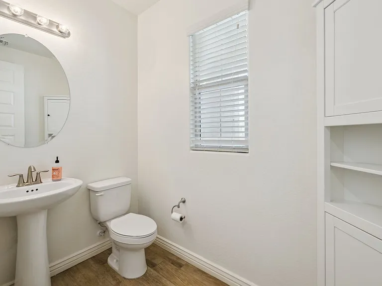 211 E Brinley Dr — Photo 17