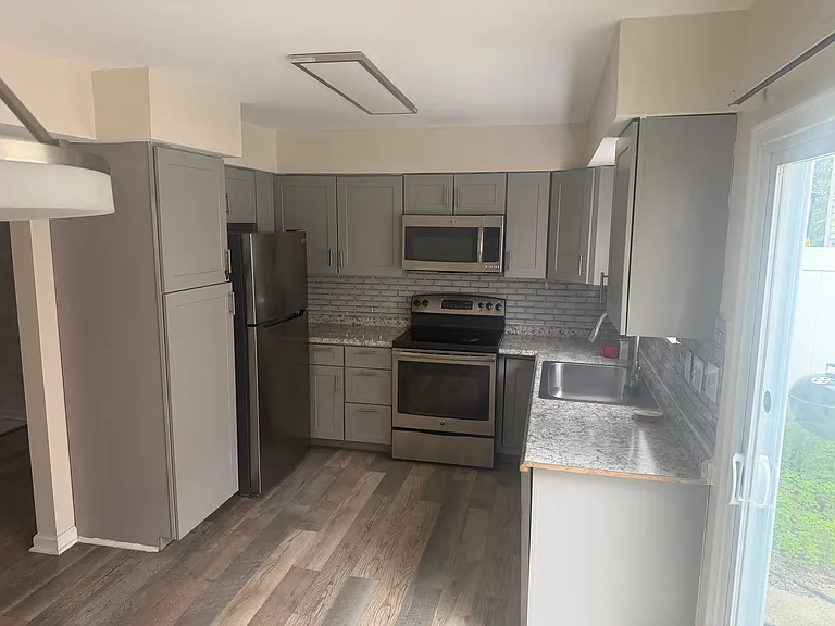 3171 Gracemore Ave — Photo 6