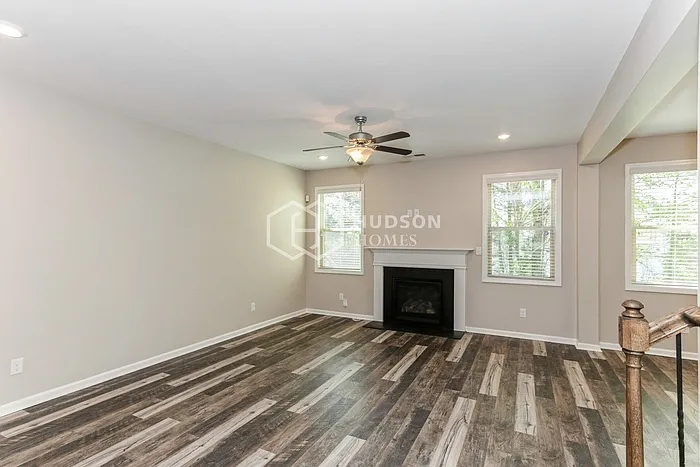 319 Lanier Ct — Photo 4