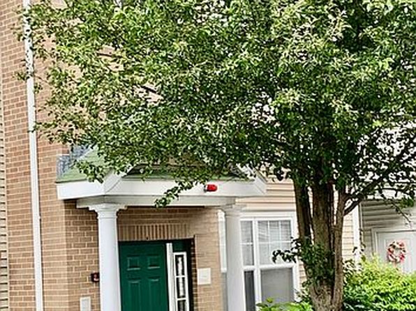 82 Mill St APT 201, Woonsocket, RI 02895