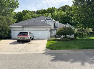 1105 Newhall Dr, Faribault, MN 55021