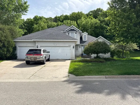 1105 Newhall Dr, Faribault, MN 55021
