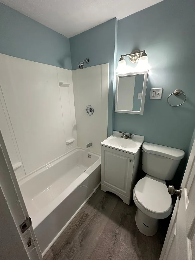 27 Ellen Avenue, Chicopee. MA, 01013. — Photo 2