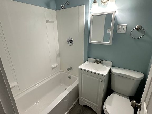 2nd image of 27 Ellen Ave #1R