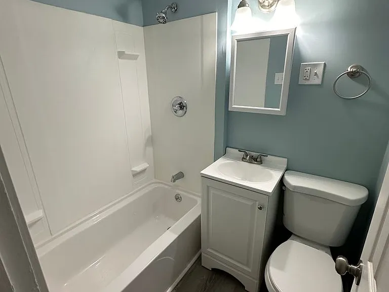 27 Ellen Ave — Photo 2