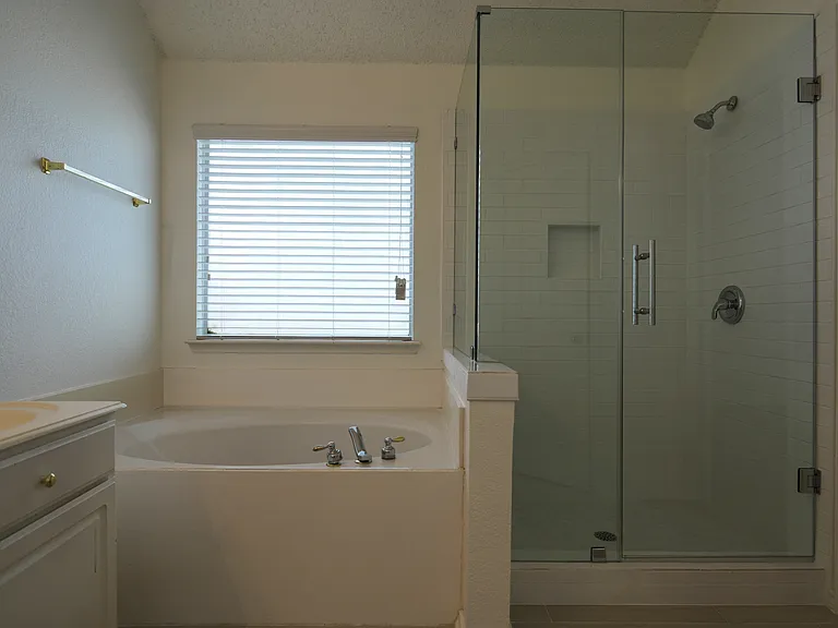 2032 Fox Glen Dr — Photo 19