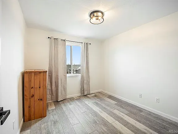 4 bed, 1861 sqft, $2,500 — Photo 2