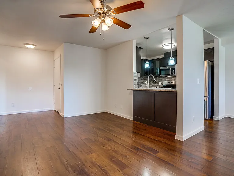 821 N Austin Ave — Photo 24