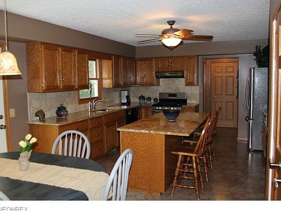 3rd image of 3582 Turnberry Dr