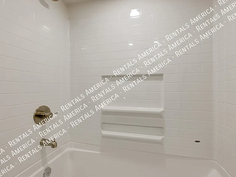 819 W Ross Ave — Photo 16