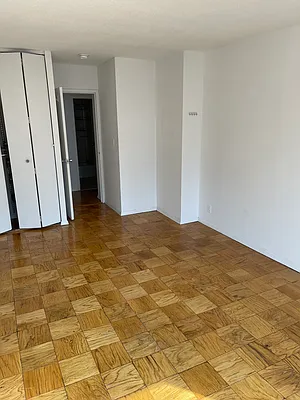 Rented by R New York | media 21